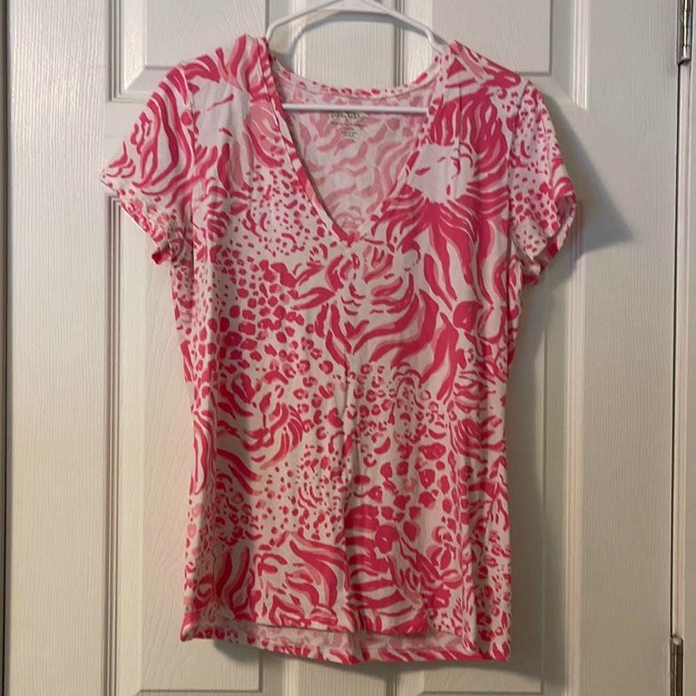 Lilly Pulitzer v neck lion pattern